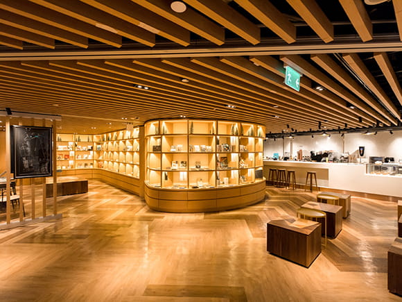 MOViE MOViE Cityplaza, house by kubrick, cafe in cinema