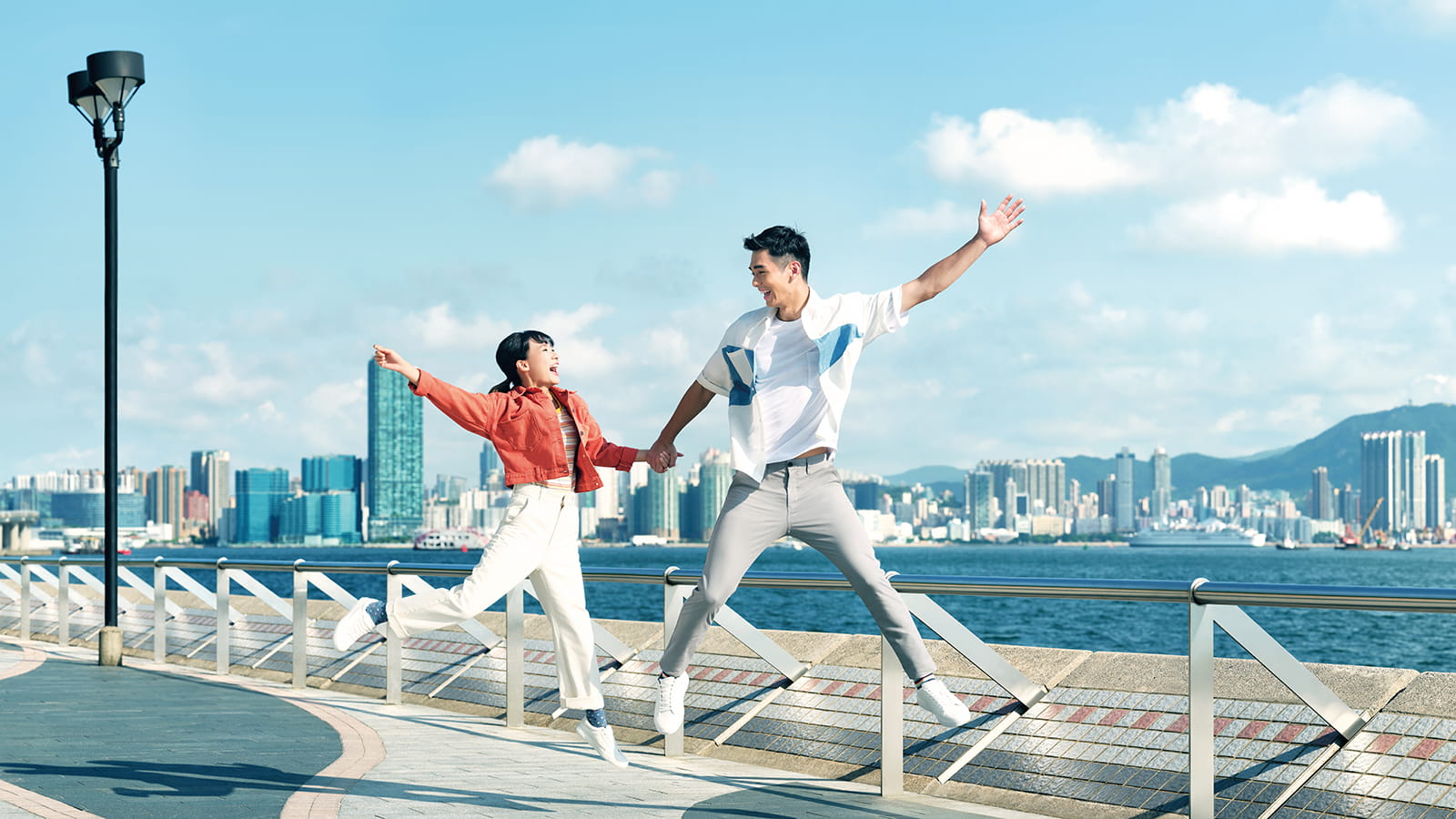 LIVE HAPPY - Cityplaza - 1