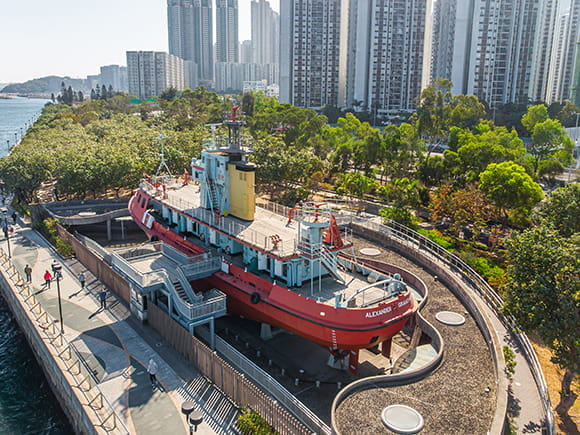 鰂魚涌公園, 太古城附近散步